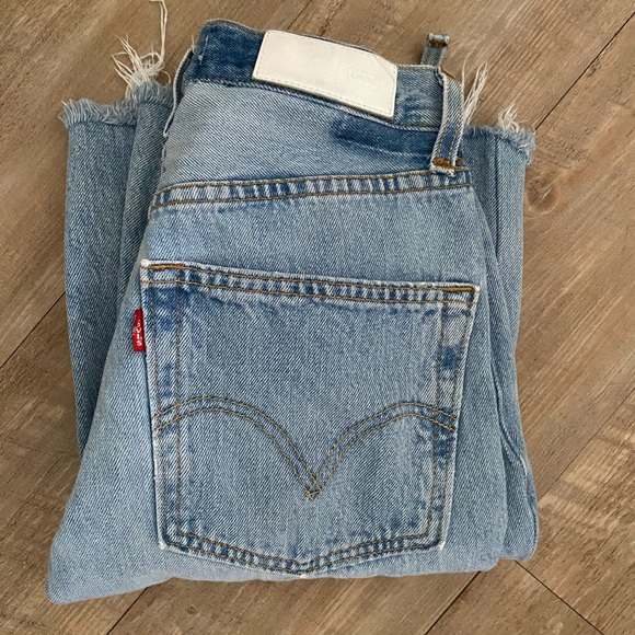 RARE Re/Done Cropped Flare Jeans - Picture 4 of 6